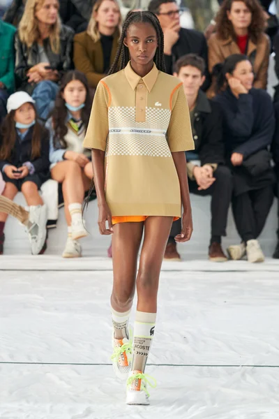 Look 18